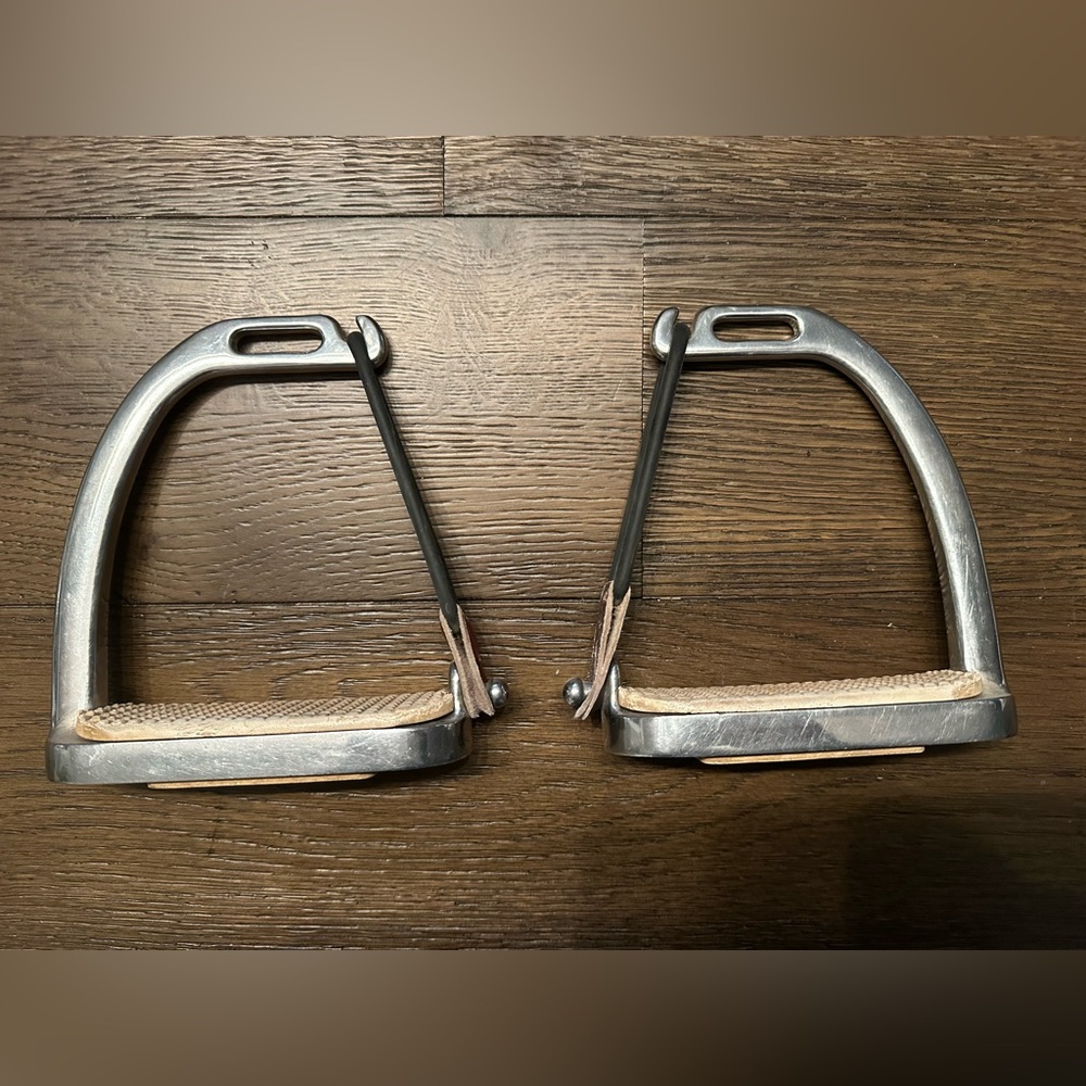 Horse Tack - 4 3/4” Peacock Safety English Stirrup Irons